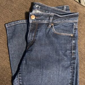 EUC- Loft Curvy Skinny Jean Size 10/30